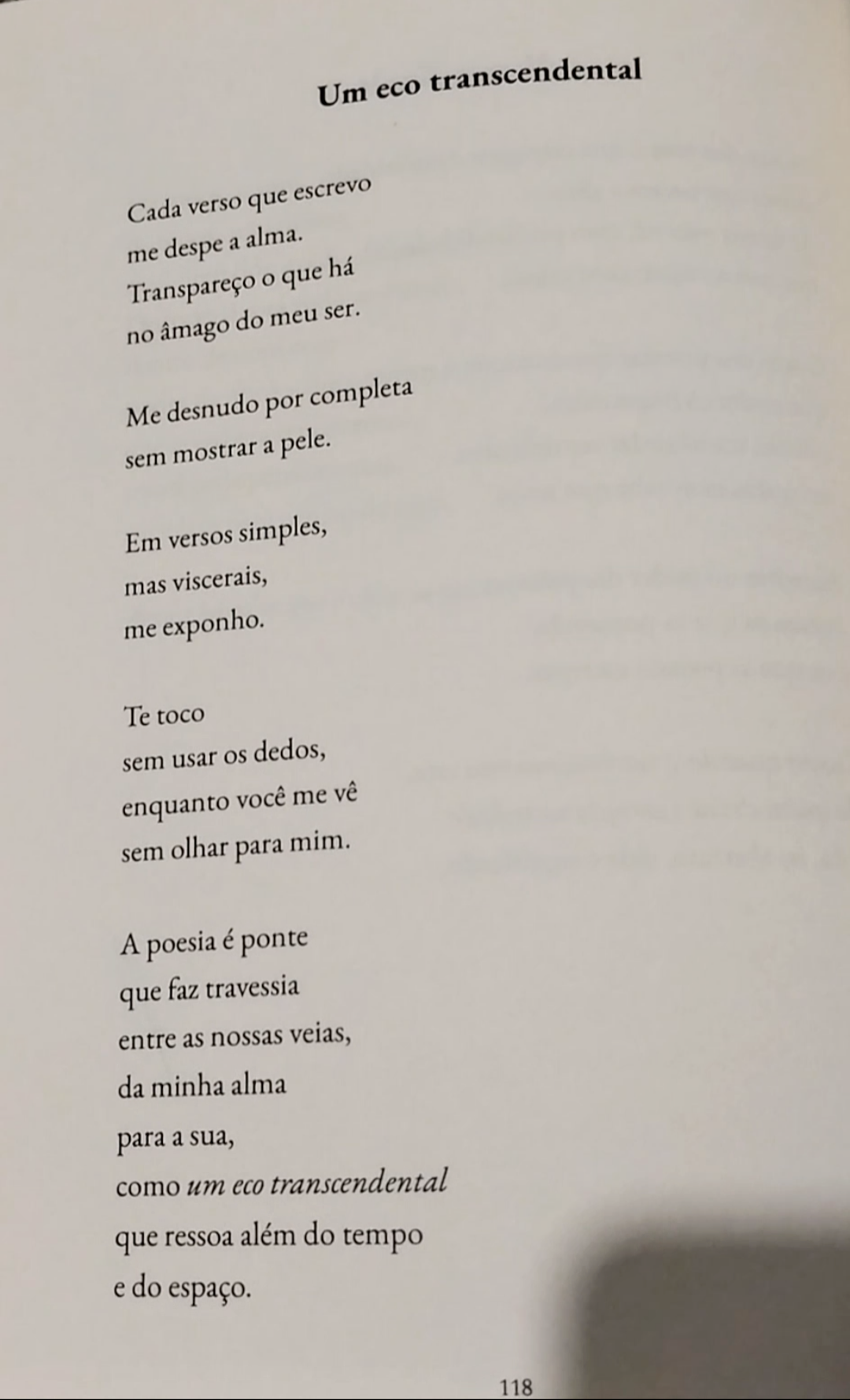 Te toco sem usar os dedos,
enquanto você me vê
sem olhar para mim...

(Do meu livro "Penso, Sinto, Logo Poetizo.")