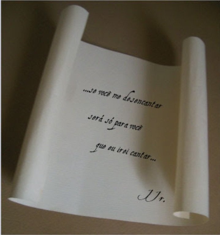 Cartas. 

"...se você me desencantar será só para você que eu irei cantar..."

JJr.