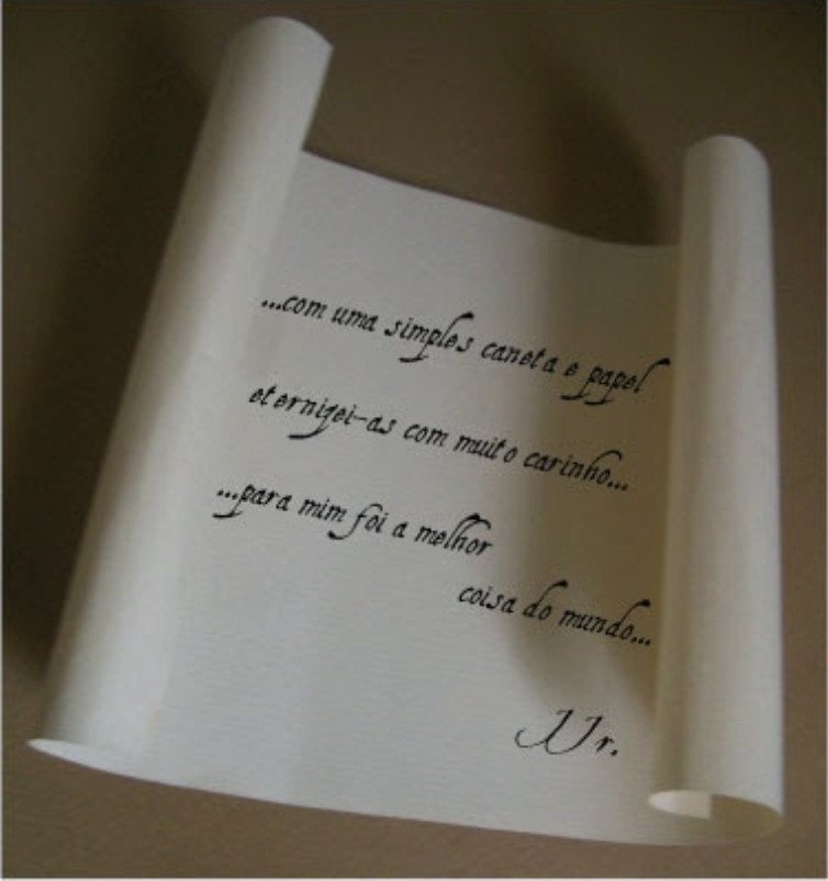 Cartas. 

"...com uma simples caneta e papel eternizei-as com muito carinho... 
...para mim foi a melhor coisa do mundo..."

JJr.